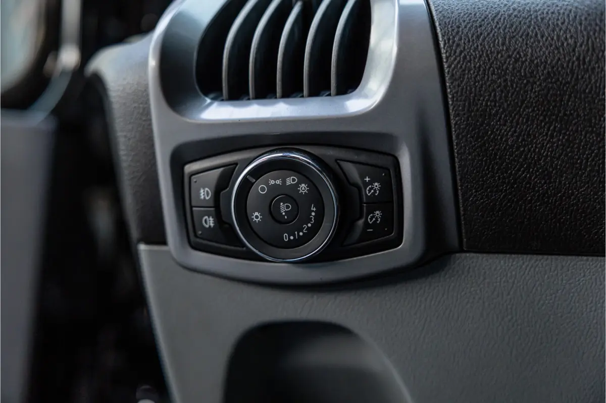 290 2.0 TDCI L2H1 | Cruise control | Airco | Trekhaak | PDC | Imperiaal | Orig. NL auto | Euro 6 | Nieuwe APK