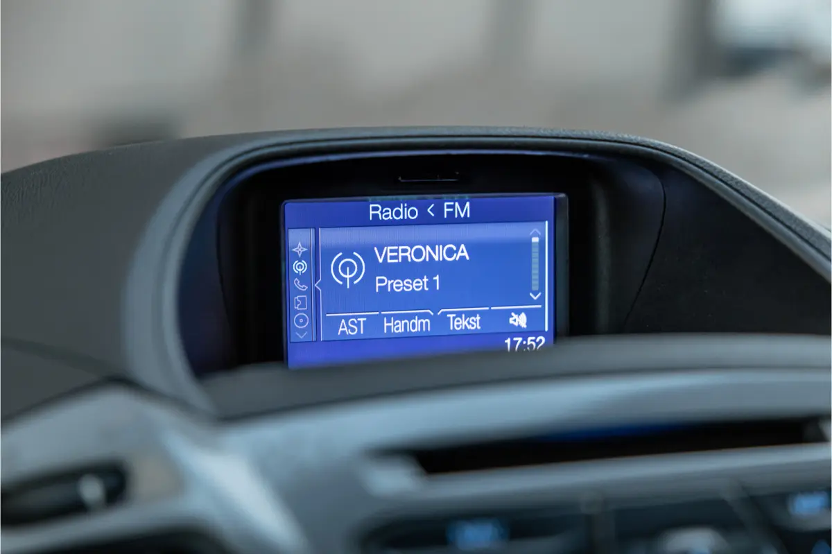 290 2.0 TDCI L2H1 | Cruise control | Airco | Trekhaak | PDC | Imperiaal | Orig. NL auto | Euro 6 | Nieuwe APK