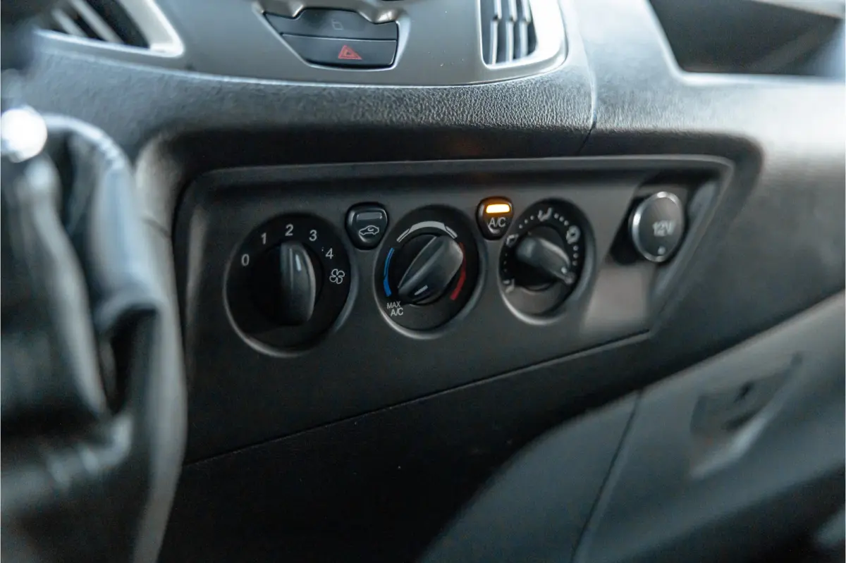 290 2.0 TDCI L2H1 | Cruise control | Airco | Trekhaak | PDC | Imperiaal | Orig. NL auto | Euro 6 | Nieuwe APK