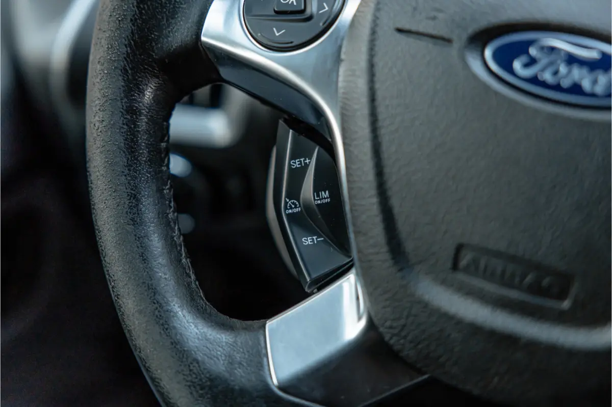 290 2.0 TDCI L2H1 | Cruise control | Airco | Trekhaak | PDC | Imperiaal | Orig. NL auto | Euro 6 | Nieuwe APK