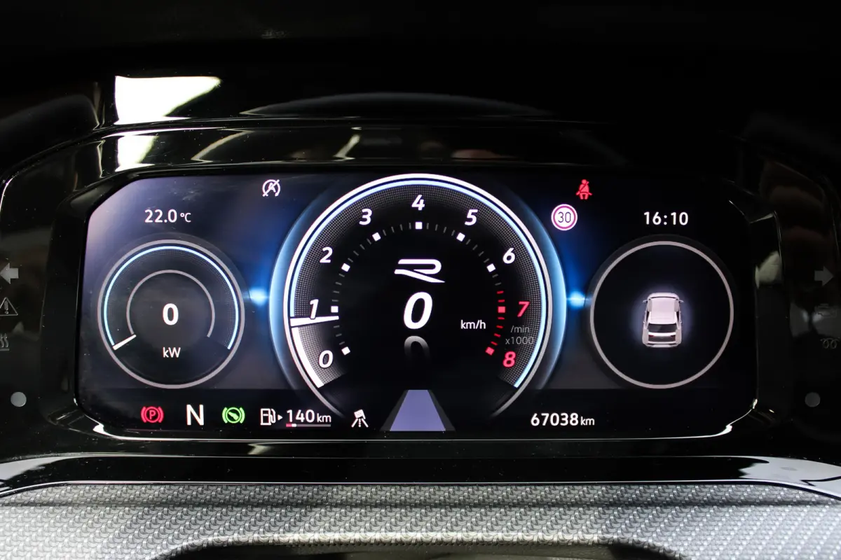 2.0 TSI R 4Motion PANO HUD LEER H&K AKRA BTW