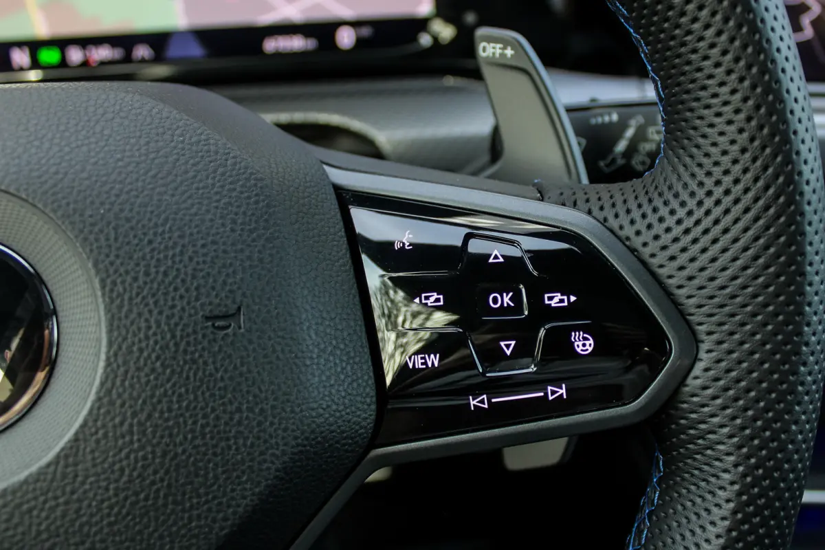 2.0 TSI R 4Motion PANO HUD LEER H&K AKRA BTW