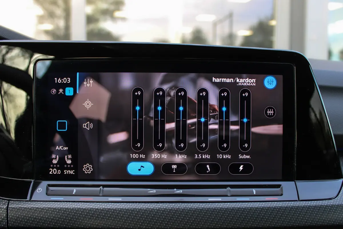 2.0 TSI R 4Motion PANO HUD LEER H&K AKRA BTW