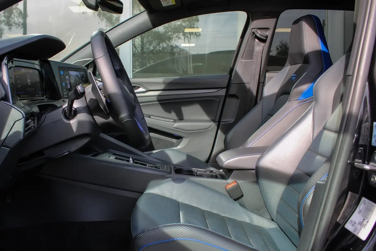 2.0 TSI R 4Motion PANO HUD LEER H&K AKRA BTW