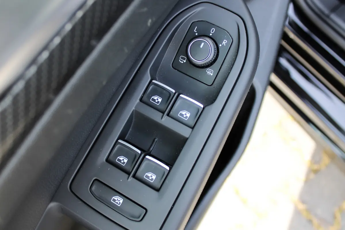 2.0 TSI R 4Motion PANO HUD LEER H&K AKRA BTW