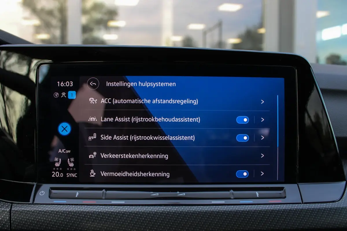 2.0 TSI R 4Motion PANO HUD LEER H&K AKRA BTW
