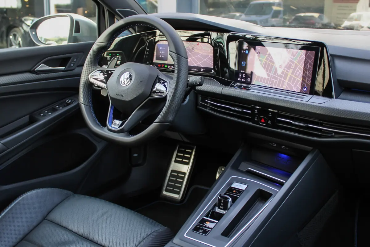 2.0 TSI R 4Motion PANO HUD LEER H&K AKRA BTW
