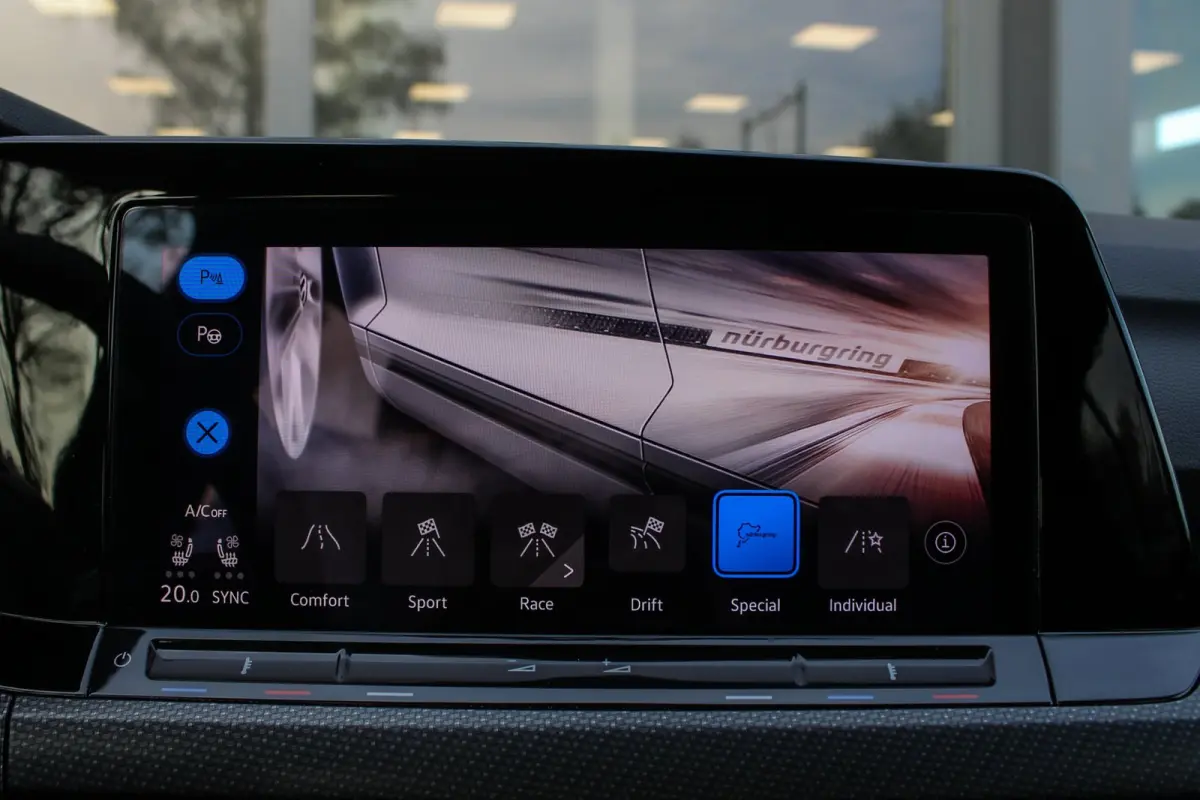 2.0 TSI R 4Motion PANO HUD LEER H&K AKRA BTW