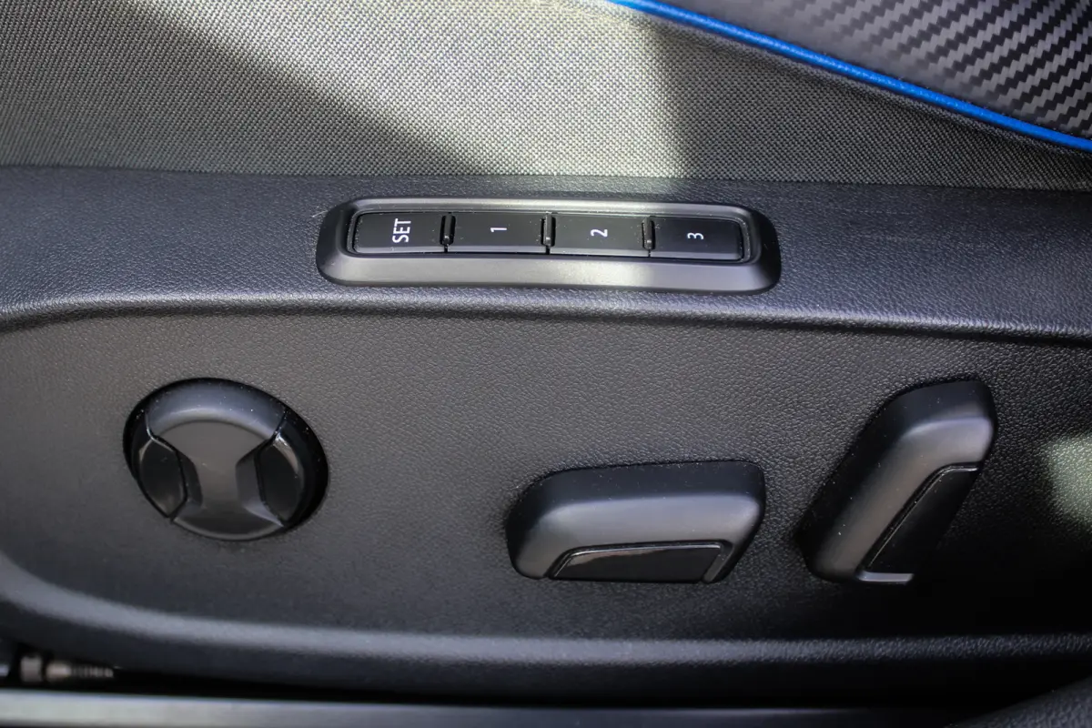 2.0 TSI R 4Motion PANO HUD LEER H&K AKRA BTW