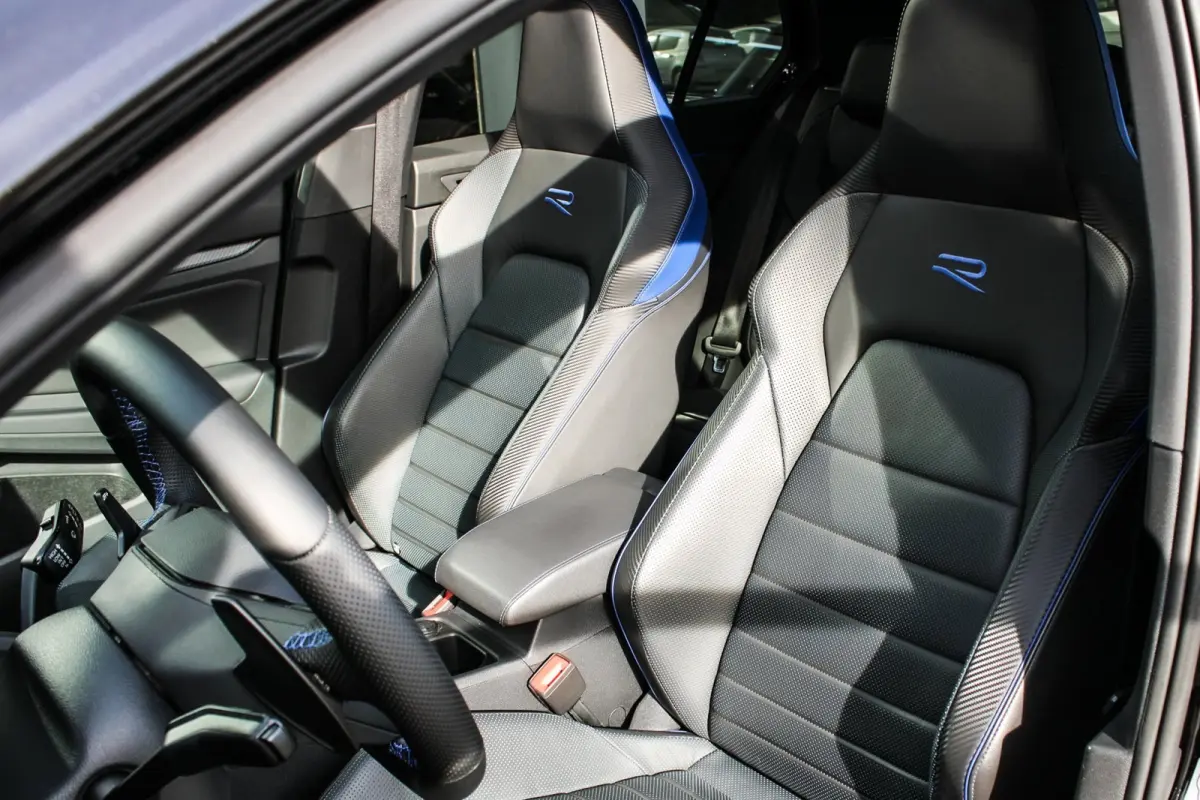 2.0 TSI R 4Motion PANO HUD LEER H&K AKRA BTW
