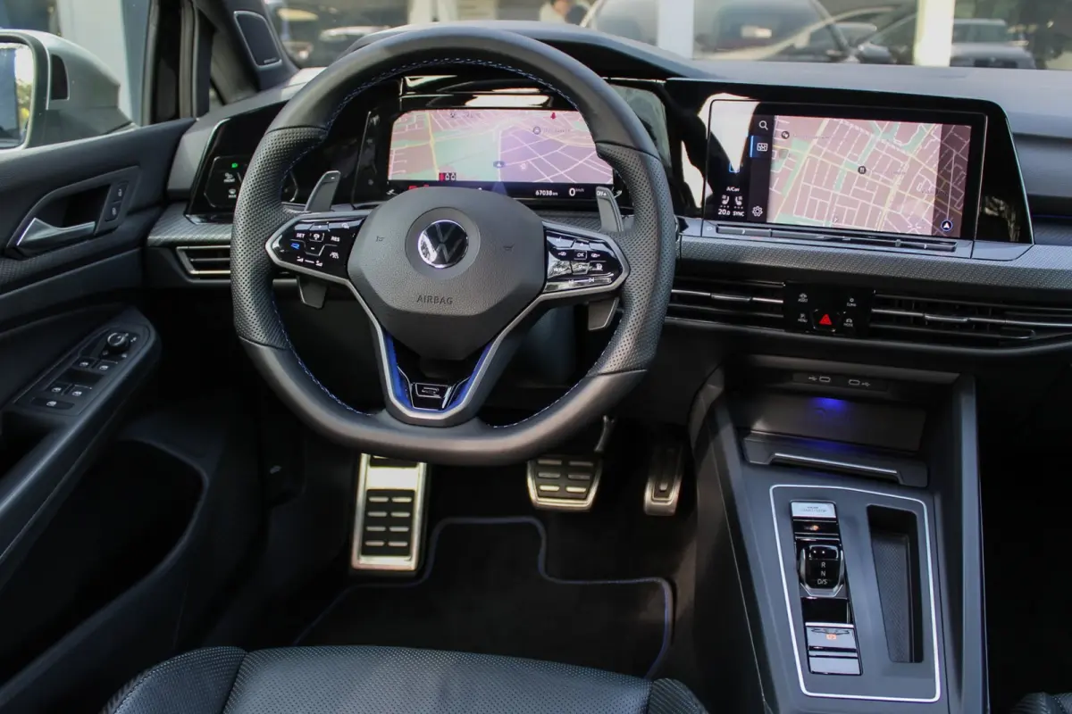 2.0 TSI R 4Motion PANO HUD LEER H&K AKRA BTW