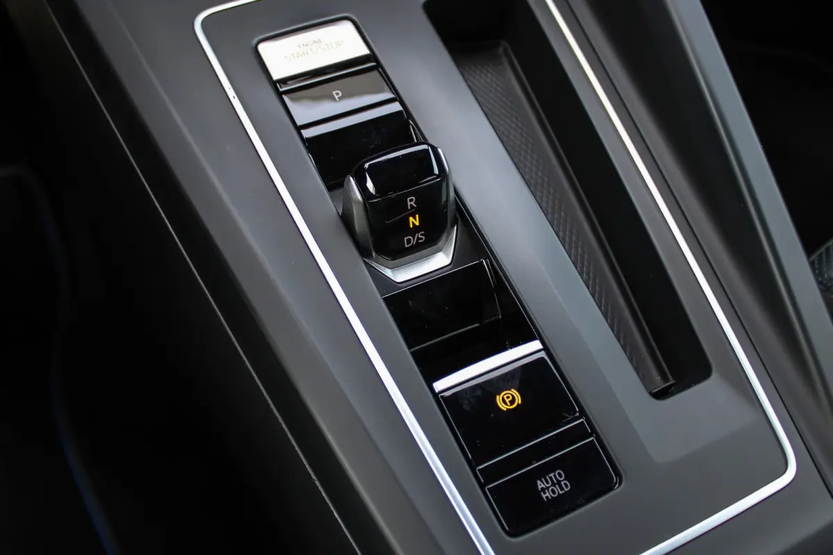 2.0 TSI R 4Motion PANO HUD LEER H&K AKRA BTW