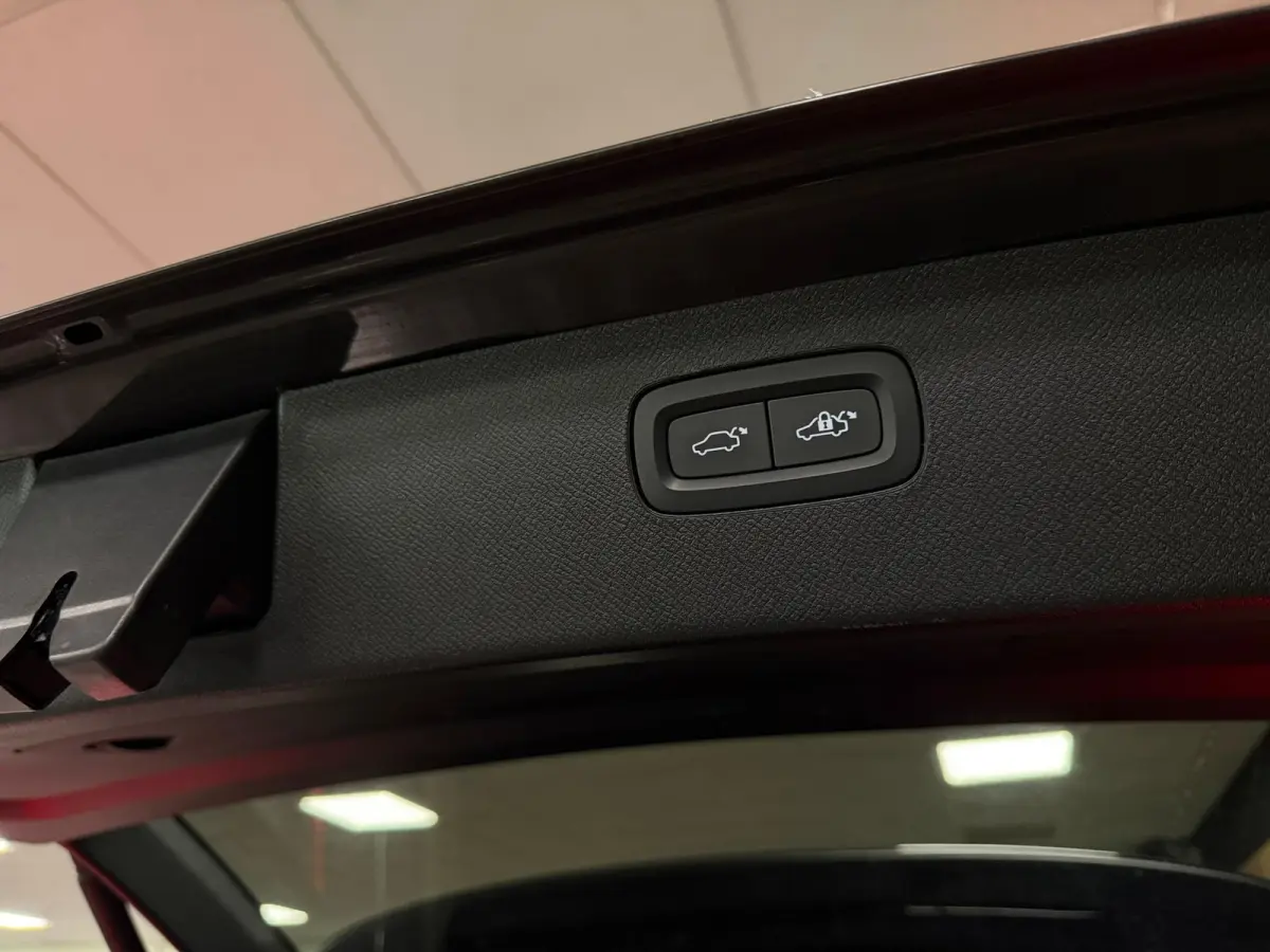 T8 AWD Recharge Plus Bright | Luchtvering | Trekhaak | 360 Camera | Harman Kardon | 455pk | Adaptieve Cruise Control | Stoelverwarming voor+achter | Stuurwielverwarming | Schuifdak | Full LE