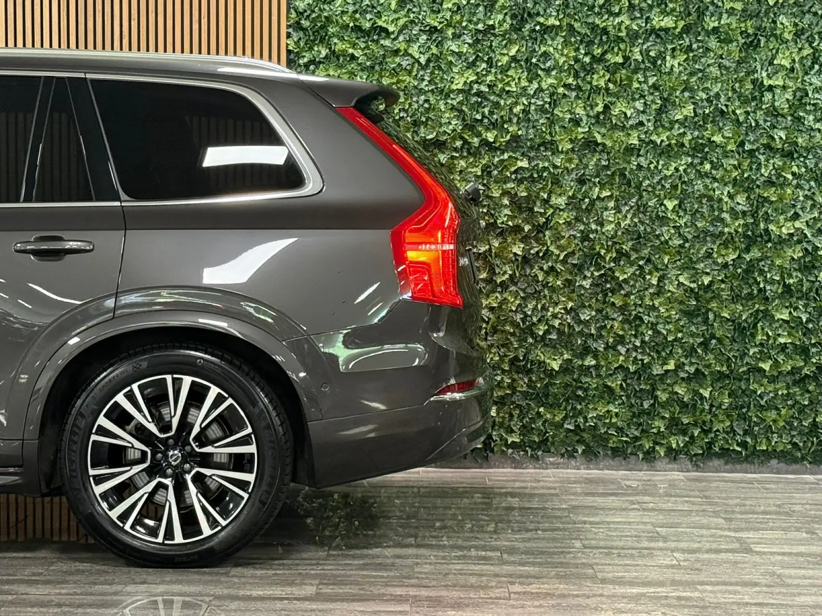 T8 AWD Recharge Plus Bright | Luchtvering | Trekhaak | 360 Camera | Harman Kardon | 455pk | Adaptieve Cruise Control | Stoelverwarming voor+achter | Stuurwielverwarming | Schuifdak | Full LE