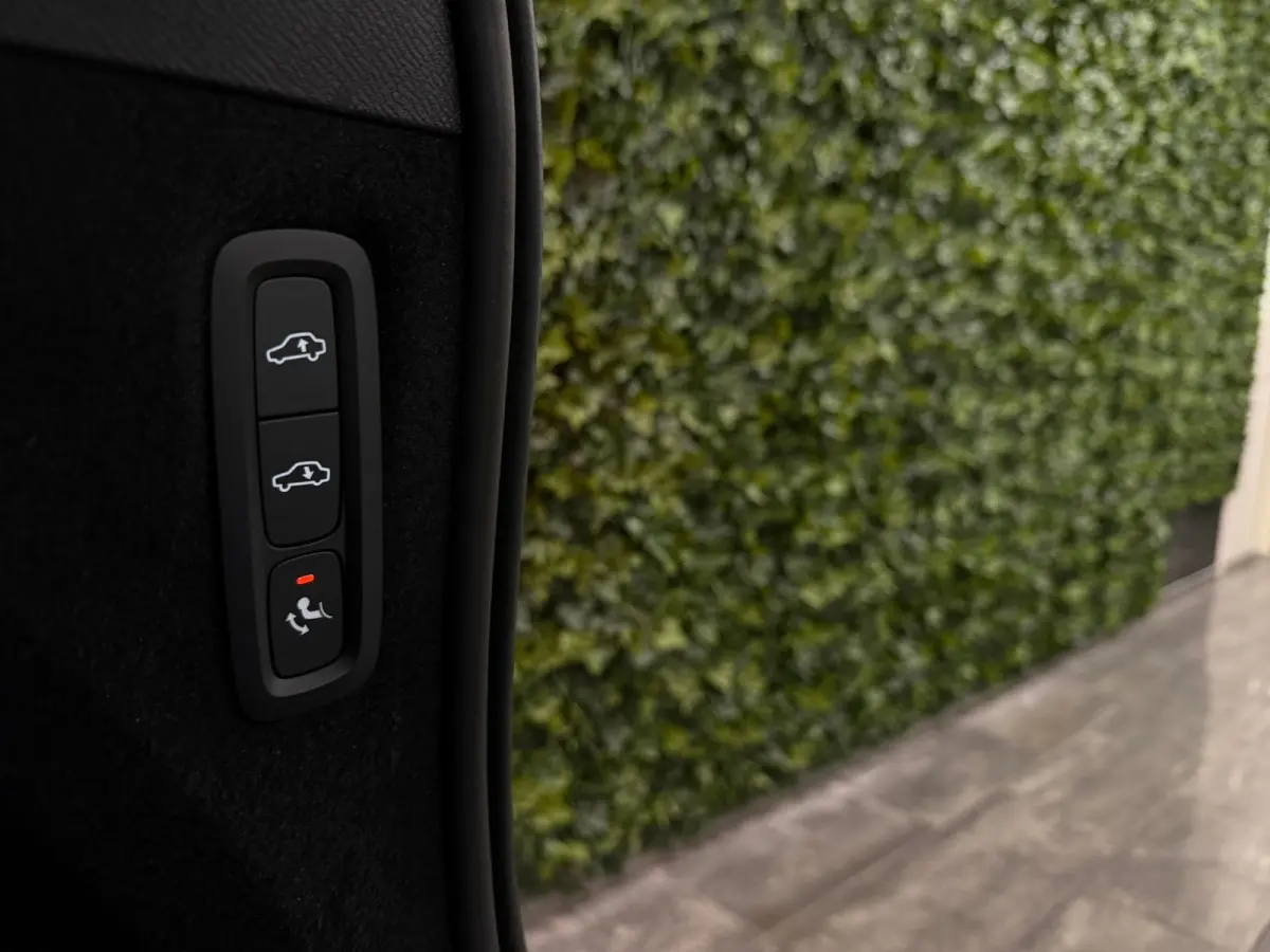T8 AWD Recharge Plus Bright | Luchtvering | Trekhaak | 360 Camera | Harman Kardon | 455pk | Adaptieve Cruise Control | Stoelverwarming voor+achter | Stuurwielverwarming | Schuifdak | Full LE