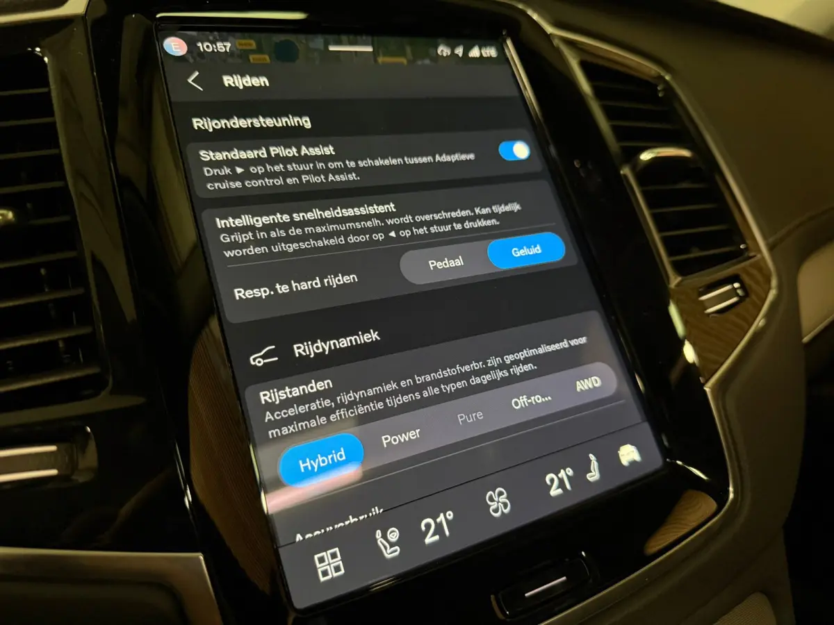 T8 AWD Recharge Plus Bright | Luchtvering | Trekhaak | 360 Camera | Harman Kardon | 455pk | Adaptieve Cruise Control | Stoelverwarming voor+achter | Stuurwielverwarming | Schuifdak | Full LE