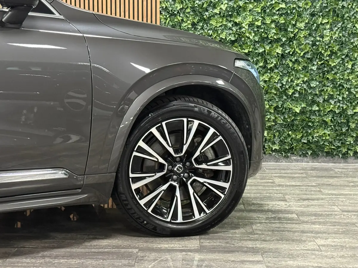 T8 AWD Recharge Plus Bright | Luchtvering | Trekhaak | 360 Camera | Harman Kardon | 455pk | Adaptieve Cruise Control | Stoelverwarming voor+achter | Stuurwielverwarming | Schuifdak | Full LE