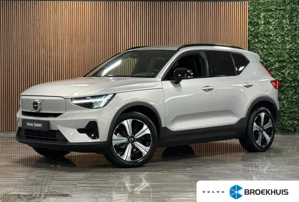 Plus 70 kWh | 96% SoH | All-season banden | Adaptieve Cruise Control | Stoel en Stuurwielverwarming | Parkeercamera | BLIS Blind Spot Information System | Pilot Assist | 19 Inch | R-Design m