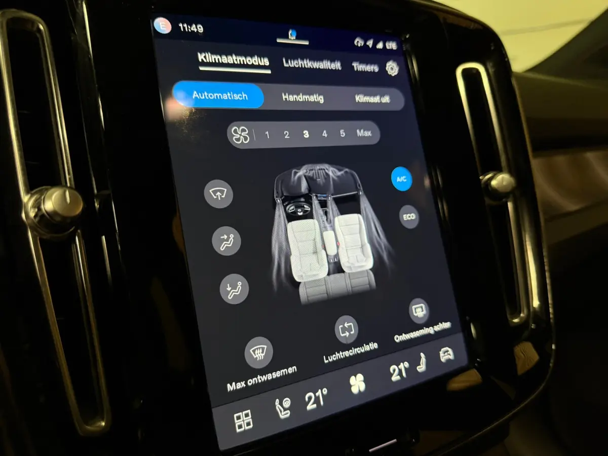 Plus 70 kWh | 96% SoH | All-season banden | Adaptieve Cruise Control | Stoel en Stuurwielverwarming | Parkeercamera | BLIS Blind Spot Information System | Pilot Assist | 19 Inch | R-Design m