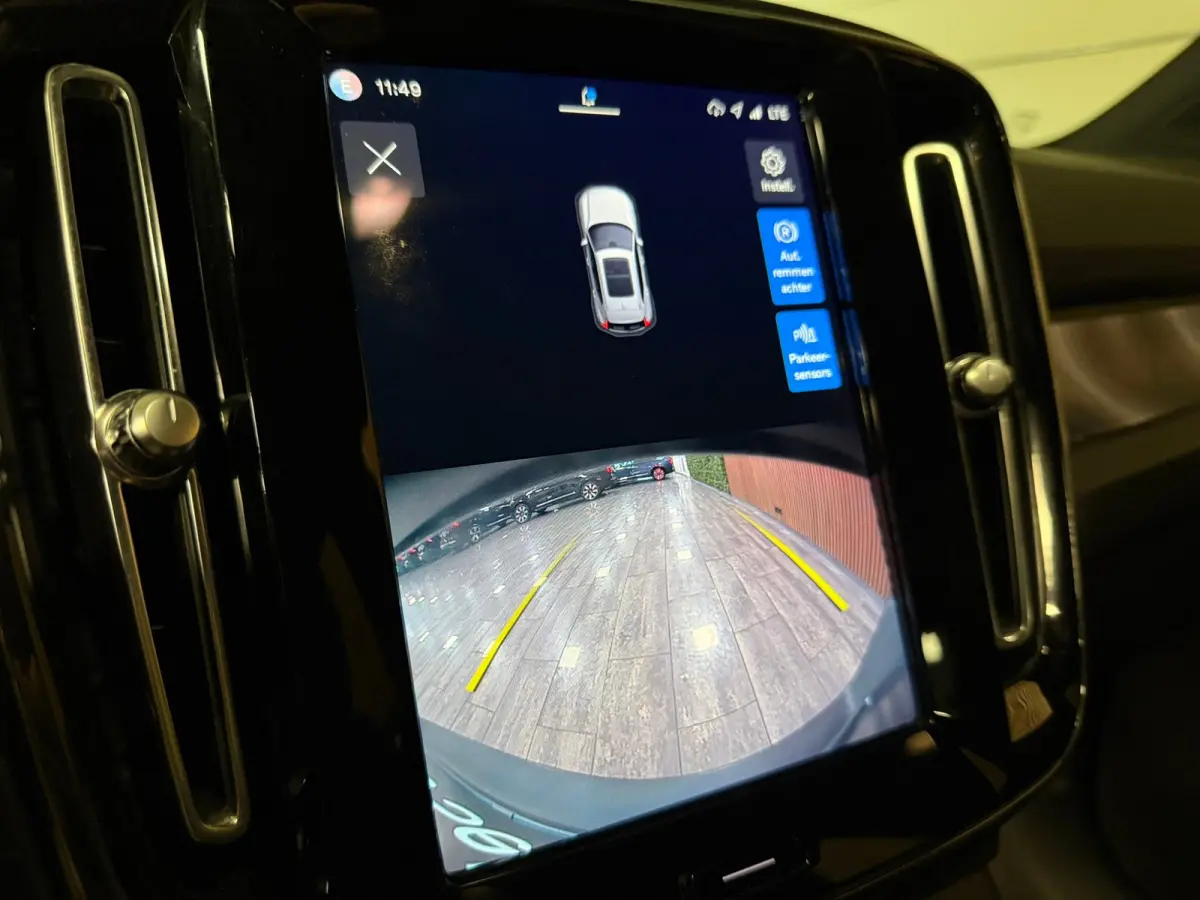 Plus 70 kWh | 96% SoH | All-season banden | Adaptieve Cruise Control | Stoel en Stuurwielverwarming | Parkeercamera | BLIS Blind Spot Information System | Pilot Assist | 19 Inch | R-Design m