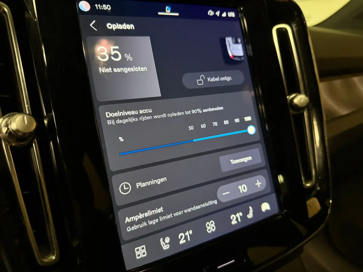 Plus 70 kWh | 96% SoH | All-season banden | Adaptieve Cruise Control | Stoel en Stuurwielverwarming | Parkeercamera | BLIS Blind Spot Information System | Pilot Assist | 19 Inch | R-Design m