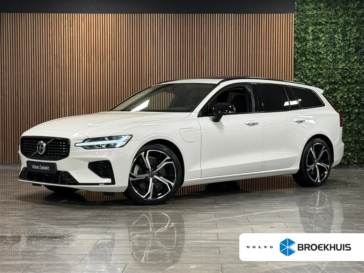 T8 AWD Recharge Ultra Dark | Trekhaak | 360 Camera | Schuifdak | 455pk | Crystal White | Head-Up Display | Harman Kardon | Adaptieve Cruise Control | Stoelverwarming voor+achter | Stuurwielv