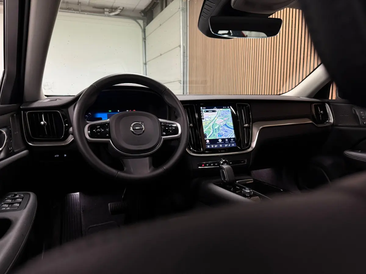 T8 AWD Recharge Ultra Dark | Trekhaak | 360 Camera | Schuifdak | 455pk | Crystal White | Head-Up Display | Harman Kardon | Adaptieve Cruise Control | Stoelverwarming voor+achter | Stuurwielv