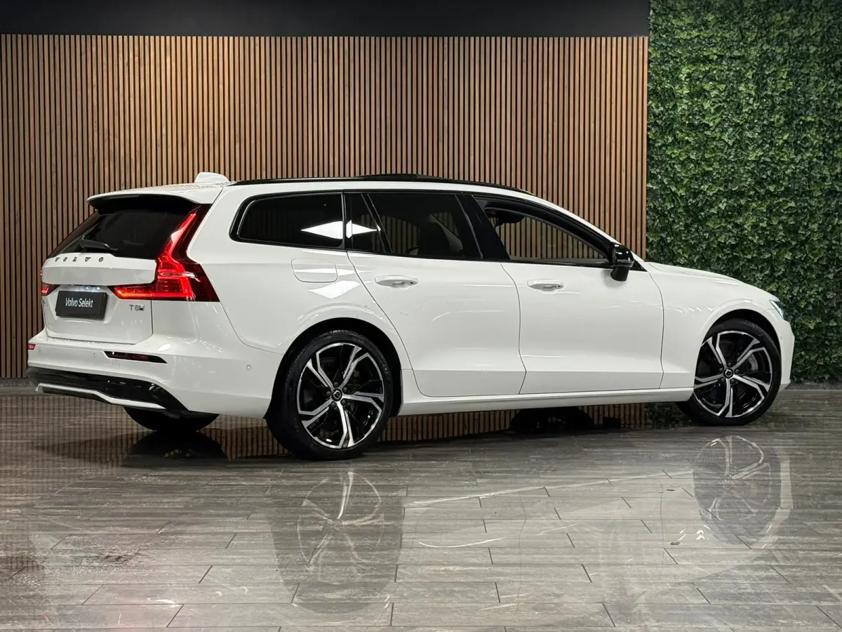 T8 AWD Recharge Ultra Dark | Trekhaak | 360 Camera | Schuifdak | 455pk | Crystal White | Head-Up Display | Harman Kardon | Adaptieve Cruise Control | Stoelverwarming voor+achter | Stuurwielv
