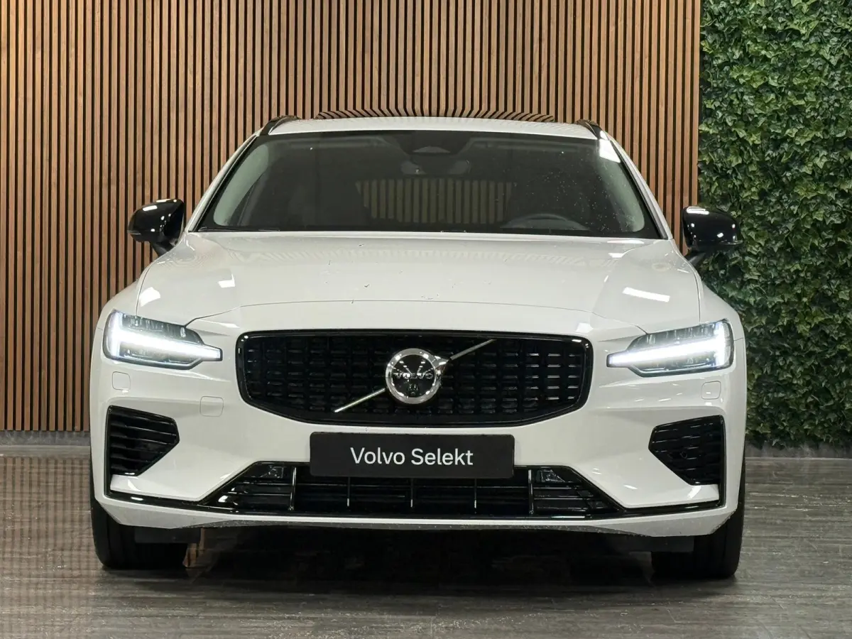 T8 AWD Recharge Ultra Dark | Trekhaak | 360 Camera | Schuifdak | 455pk | Crystal White | Head-Up Display | Harman Kardon | Adaptieve Cruise Control | Stoelverwarming voor+achter | Stuurwielv