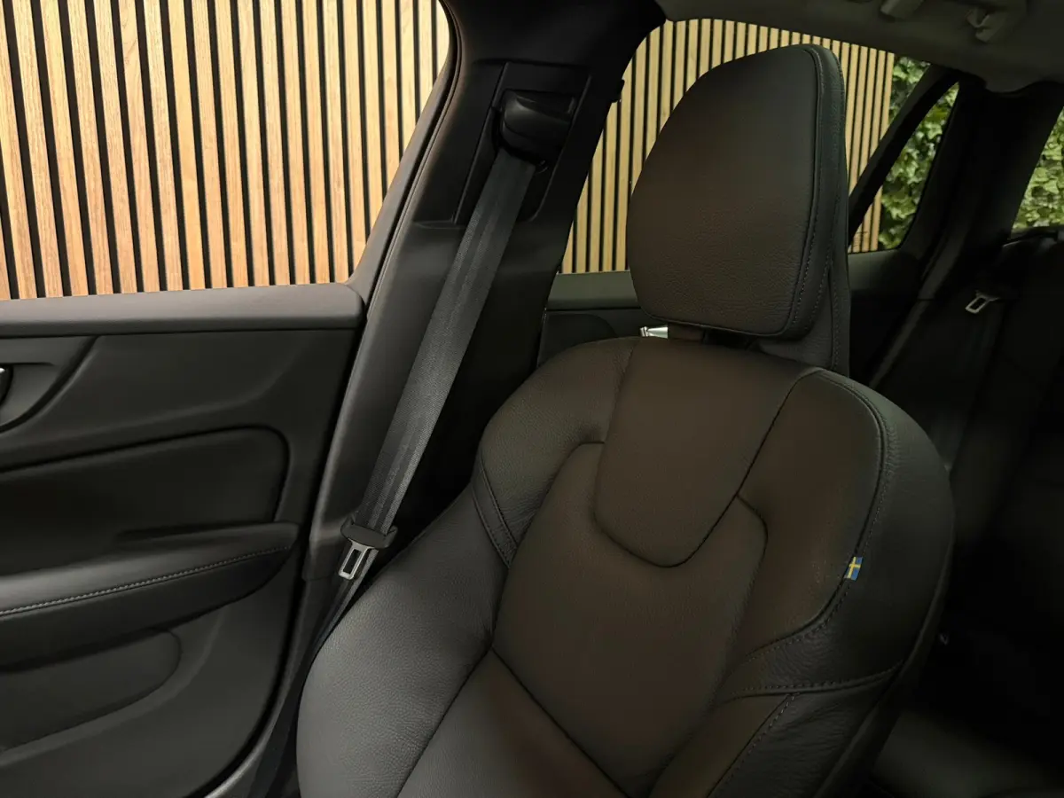 T8 AWD Recharge Ultra Dark | Trekhaak | 360 Camera | Schuifdak | 455pk | Crystal White | Head-Up Display | Harman Kardon | Adaptieve Cruise Control | Stoelverwarming voor+achter | Stuurwielv