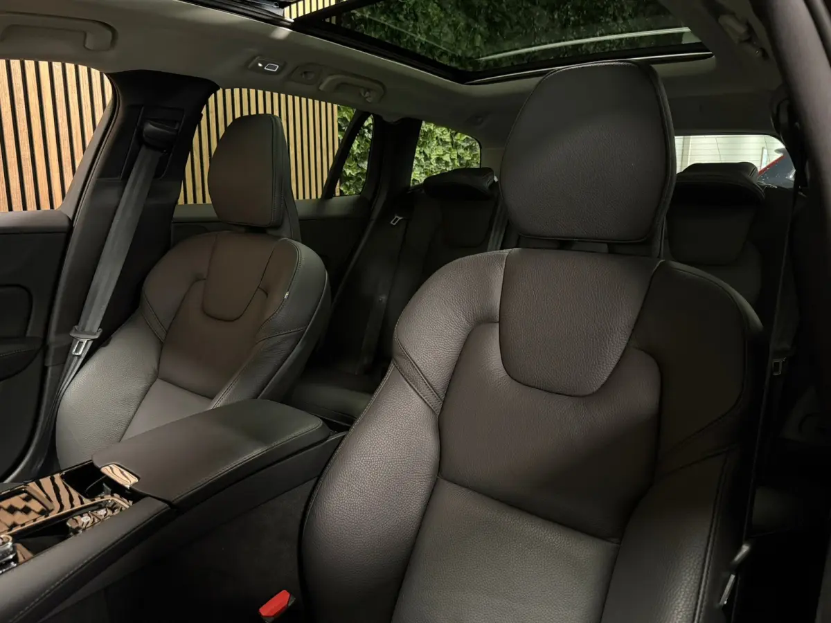 T8 AWD Recharge Ultra Dark | Trekhaak | 360 Camera | Schuifdak | 455pk | Crystal White | Head-Up Display | Harman Kardon | Adaptieve Cruise Control | Stoelverwarming voor+achter | Stuurwielv