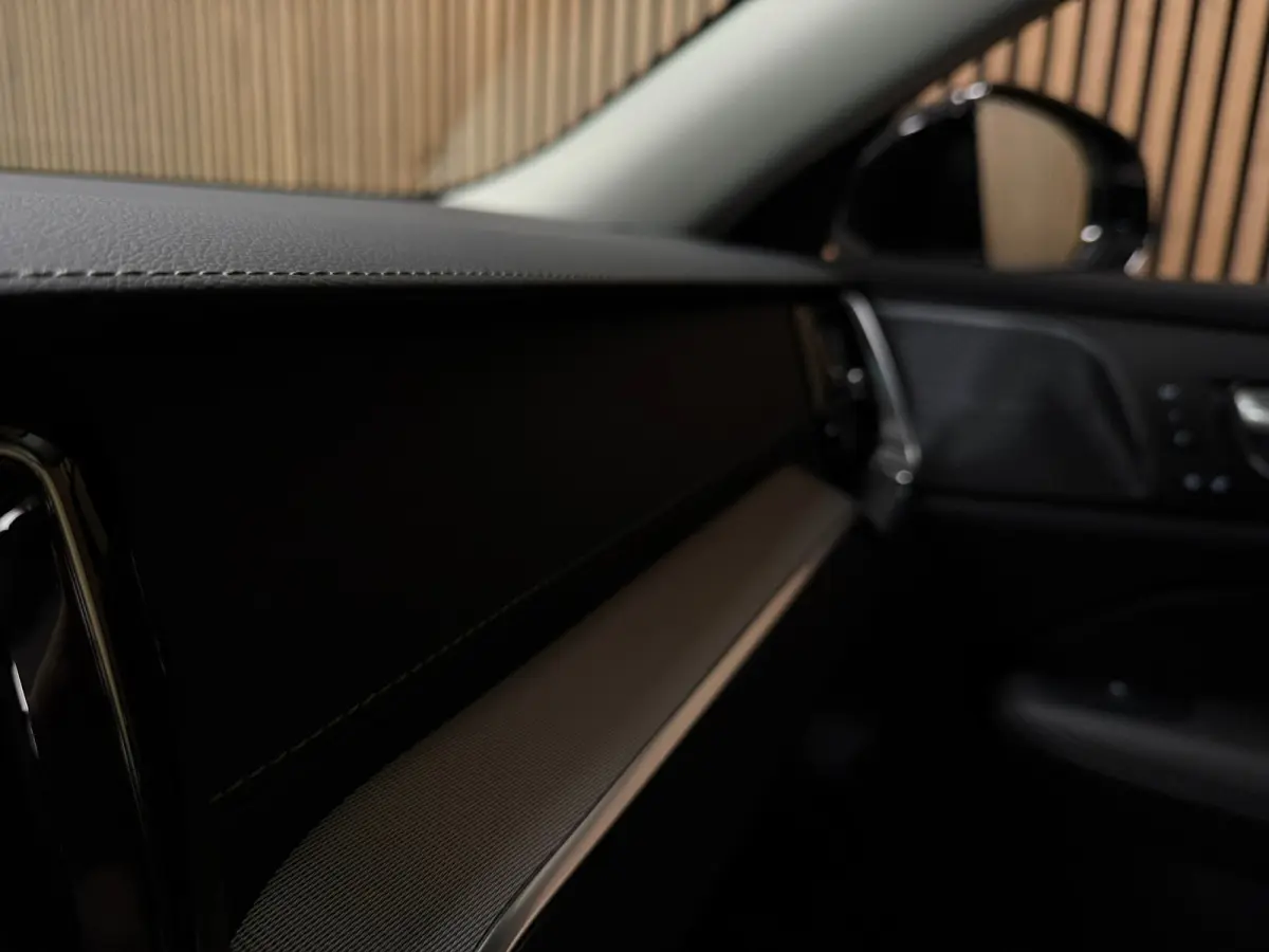T8 AWD Recharge Ultra Dark | Trekhaak | 360 Camera | Schuifdak | 455pk | Crystal White | Head-Up Display | Harman Kardon | Adaptieve Cruise Control | Stoelverwarming voor+achter | Stuurwielv