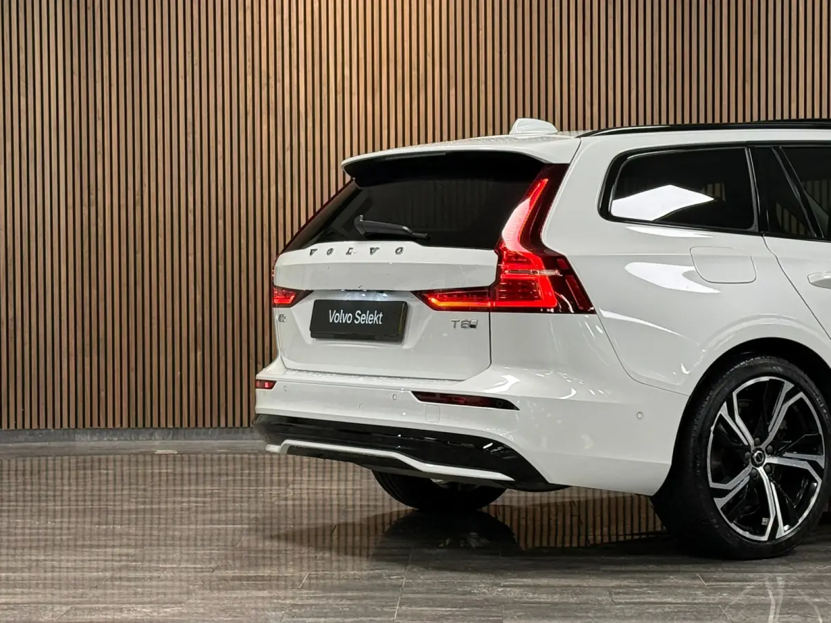 T8 AWD Recharge Ultra Dark | Trekhaak | 360 Camera | Schuifdak | 455pk | Crystal White | Head-Up Display | Harman Kardon | Adaptieve Cruise Control | Stoelverwarming voor+achter | Stuurwielv