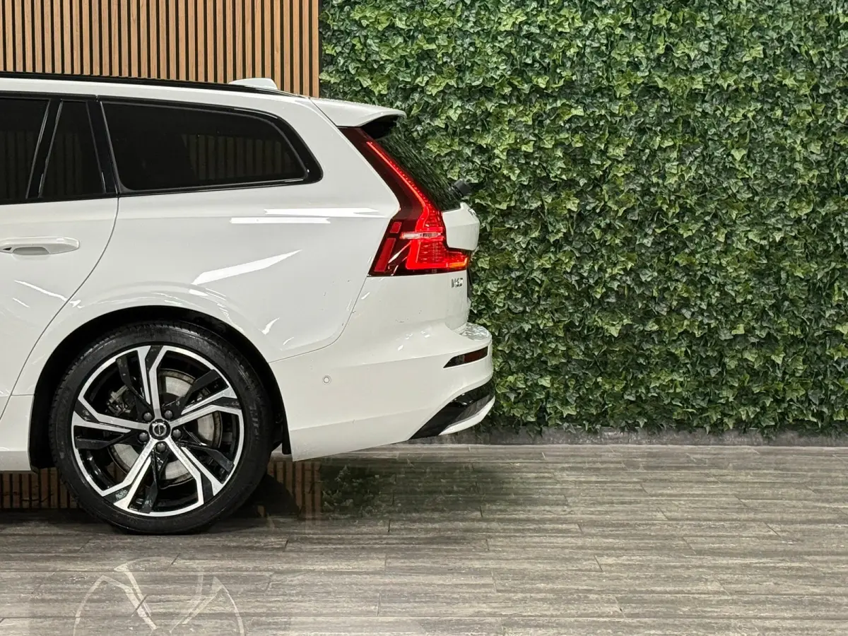 T8 AWD Recharge Ultra Dark | Trekhaak | 360 Camera | Schuifdak | 455pk | Crystal White | Head-Up Display | Harman Kardon | Adaptieve Cruise Control | Stoelverwarming voor+achter | Stuurwielv
