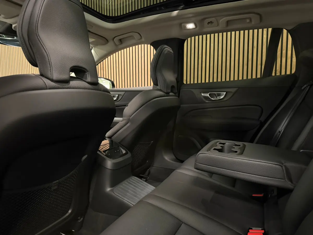 T8 AWD Recharge Ultra Dark | Trekhaak | 360 Camera | Schuifdak | 455pk | Crystal White | Head-Up Display | Harman Kardon | Adaptieve Cruise Control | Stoelverwarming voor+achter | Stuurwielv