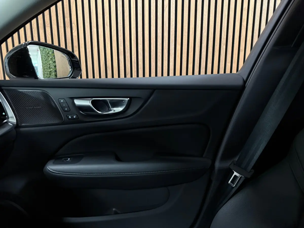 T8 AWD Recharge Ultra Dark | Trekhaak | 360 Camera | Schuifdak | 455pk | Crystal White | Head-Up Display | Harman Kardon | Adaptieve Cruise Control | Stoelverwarming voor+achter | Stuurwielv