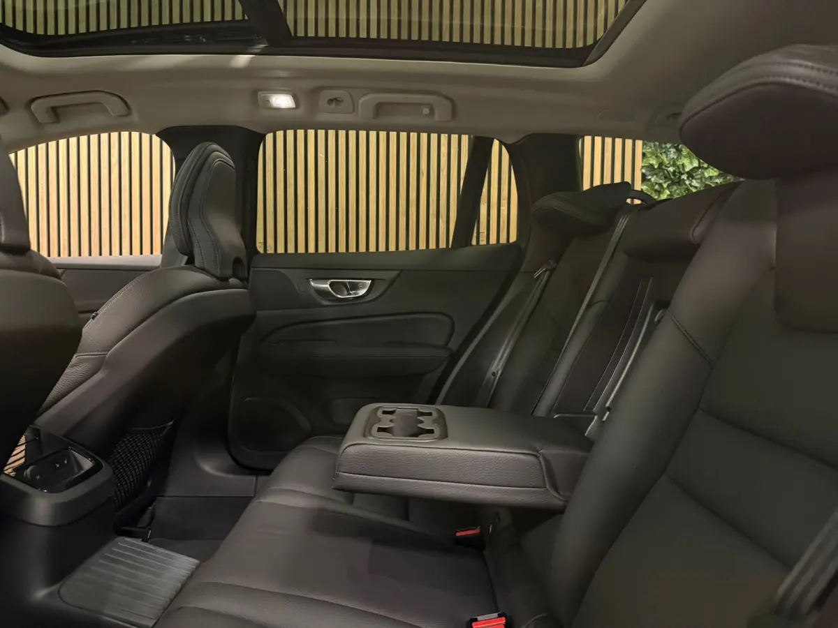 T8 AWD Recharge Ultra Dark | Trekhaak | 360 Camera | Schuifdak | 455pk | Crystal White | Head-Up Display | Harman Kardon | Adaptieve Cruise Control | Stoelverwarming voor+achter | Stuurwielv