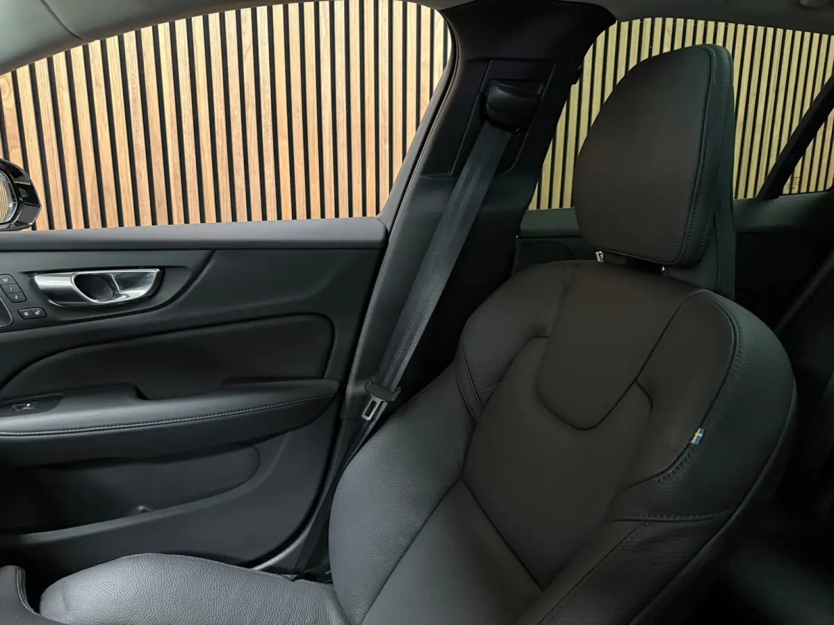 T8 AWD Recharge Ultra Dark | Trekhaak | 360 Camera | Schuifdak | 455pk | Crystal White | Head-Up Display | Harman Kardon | Adaptieve Cruise Control | Stoelverwarming voor+achter | Stuurwielv