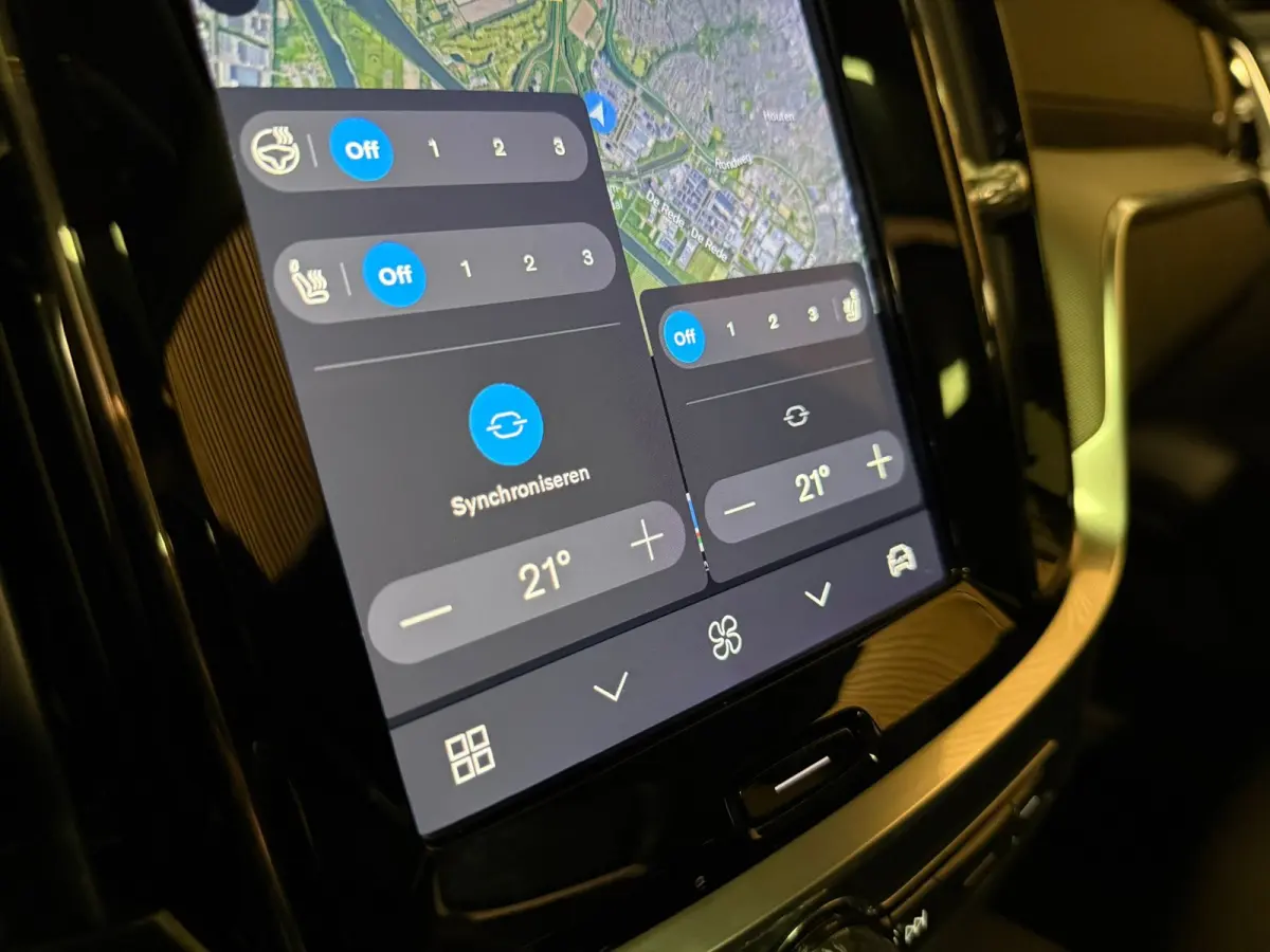 T8 AWD Recharge Ultra Dark | Trekhaak | 360 Camera | Schuifdak | 455pk | Crystal White | Head-Up Display | Harman Kardon | Adaptieve Cruise Control | Stoelverwarming voor+achter | Stuurwielv