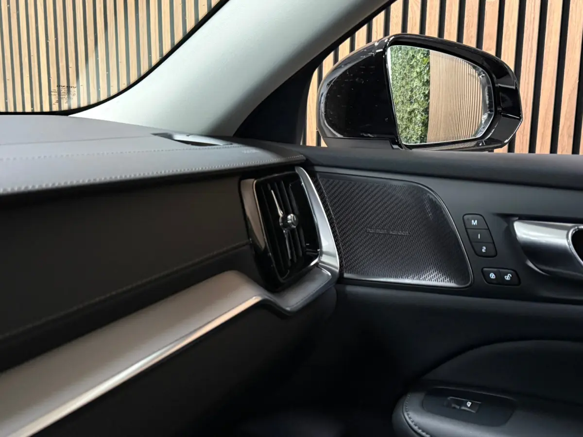 T8 AWD Recharge Ultra Dark | Trekhaak | 360 Camera | Schuifdak | 455pk | Crystal White | Head-Up Display | Harman Kardon | Adaptieve Cruise Control | Stoelverwarming voor+achter | Stuurwielv