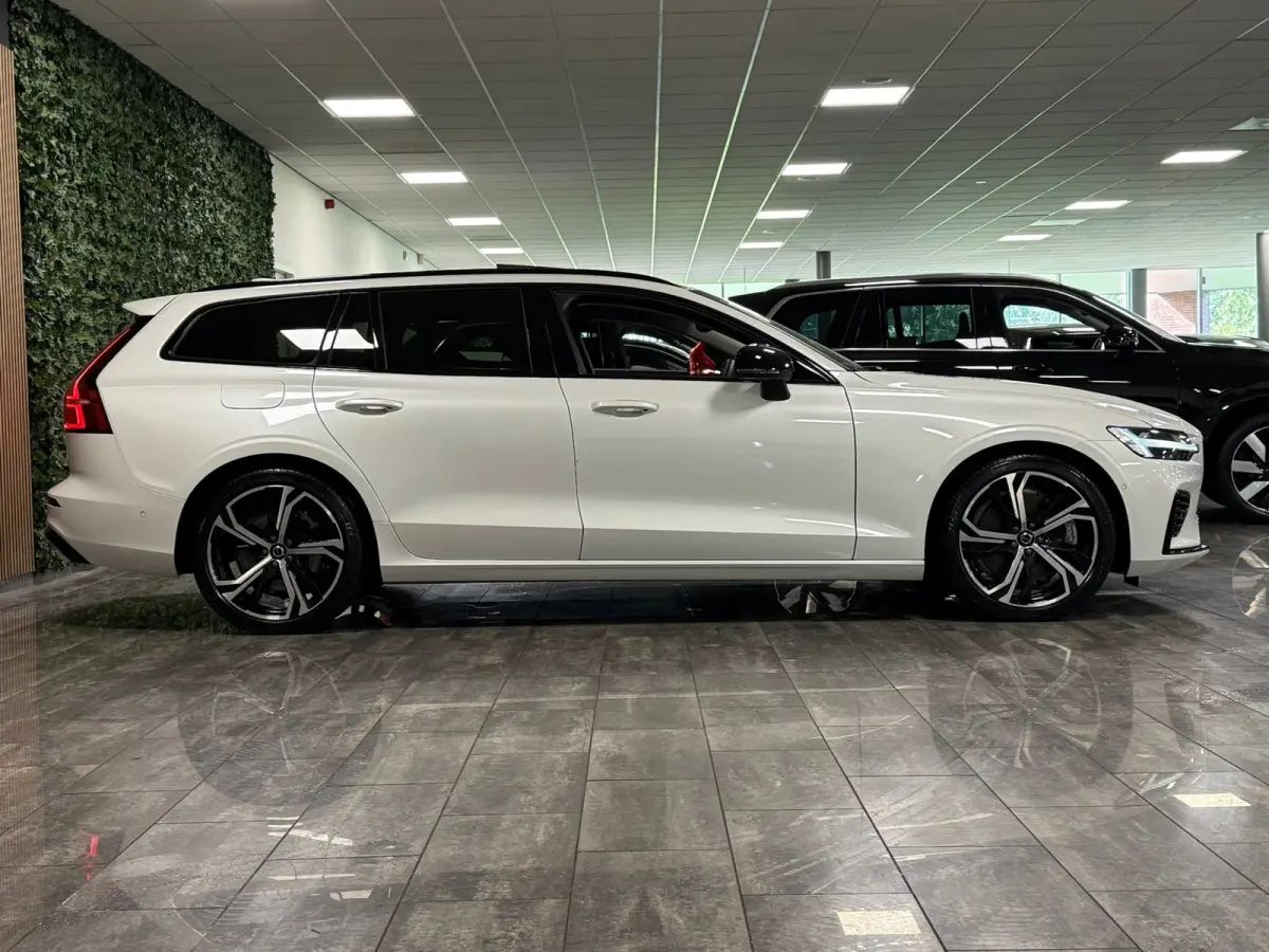 T8 AWD Recharge Ultra Dark | Trekhaak | 360 Camera | Schuifdak | 455pk | Crystal White | Head-Up Display | Harman Kardon | Adaptieve Cruise Control | Stoelverwarming voor+achter | Stuurwielv
