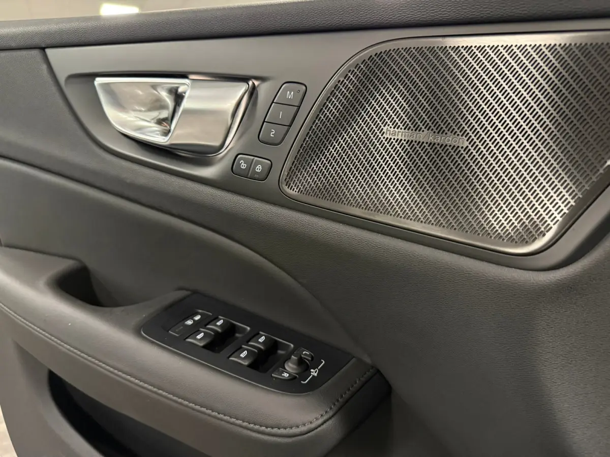 T8 AWD Recharge Ultra Dark | Trekhaak | 360 Camera | Schuifdak | 455pk | Crystal White | Head-Up Display | Harman Kardon | Adaptieve Cruise Control | Stoelverwarming voor+achter | Stuurwielv
