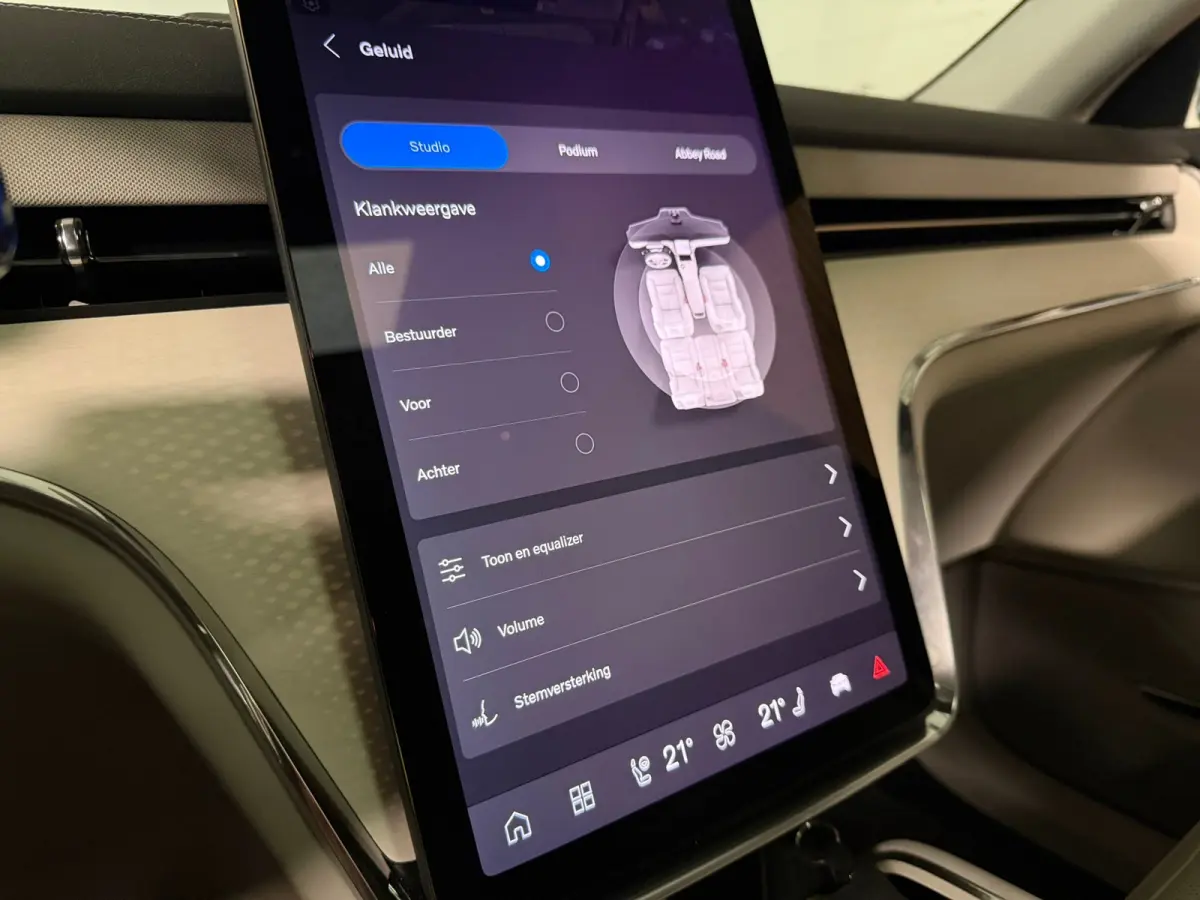 Twin Motor Performance Ultra 7p. 111 kWh | Full Option! | Bowers & Wilkins | Luchtvering | Trekhaak | 360° 3D Camera | Stoelmassage | Head-Up Display | 22 Inch | 517pk | Stoelventilatie | A