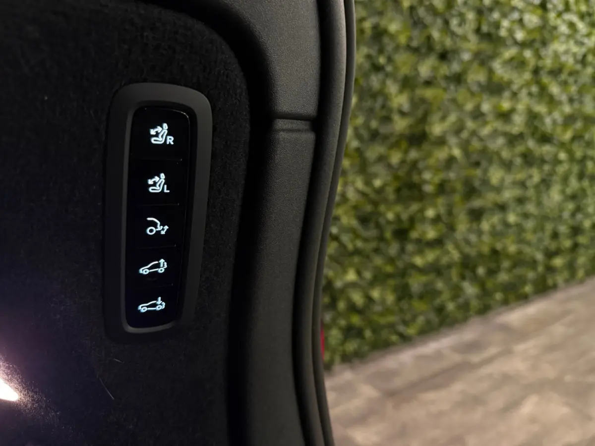 Twin Motor Performance Ultra 7p. 111 kWh | Full Option! | Bowers & Wilkins | Luchtvering | Trekhaak | 360° 3D Camera | Stoelmassage | Head-Up Display | 22 Inch | 517pk | Stoelventilatie | A