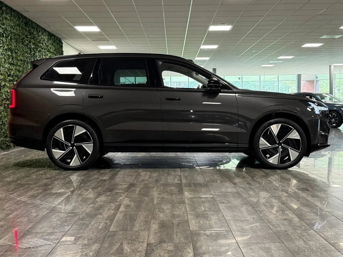 Twin Motor Performance Ultra 7p. 111 kWh | Full Option! | Bowers & Wilkins | Luchtvering | Trekhaak | 360° 3D Camera | Stoelmassage | Head-Up Display | 22 Inch | 517pk | Stoelventilatie | A