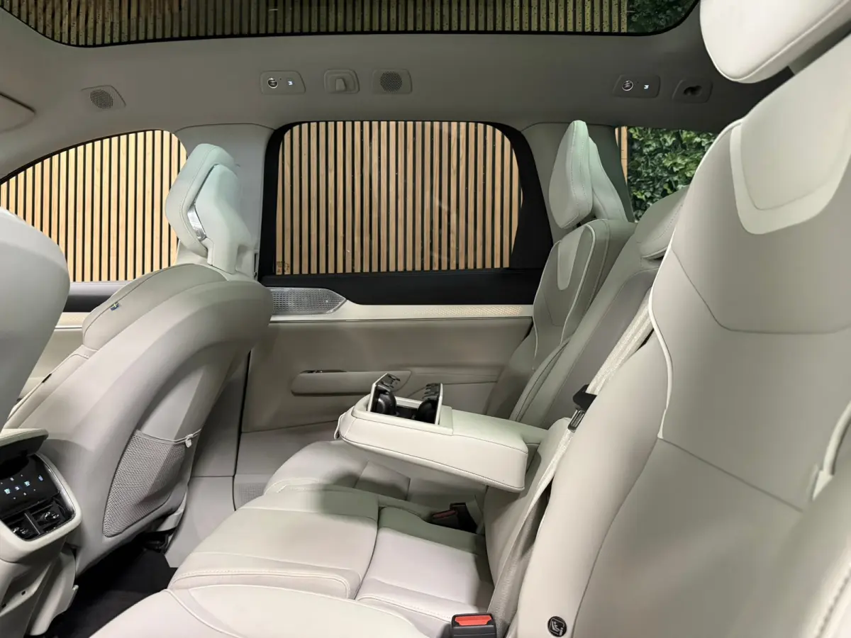 Twin Motor Performance Ultra 7p. 111 kWh | Full Option! | Bowers & Wilkins | Luchtvering | Trekhaak | 360° 3D Camera | Stoelmassage | Head-Up Display | 22 Inch | 517pk | Stoelventilatie | A