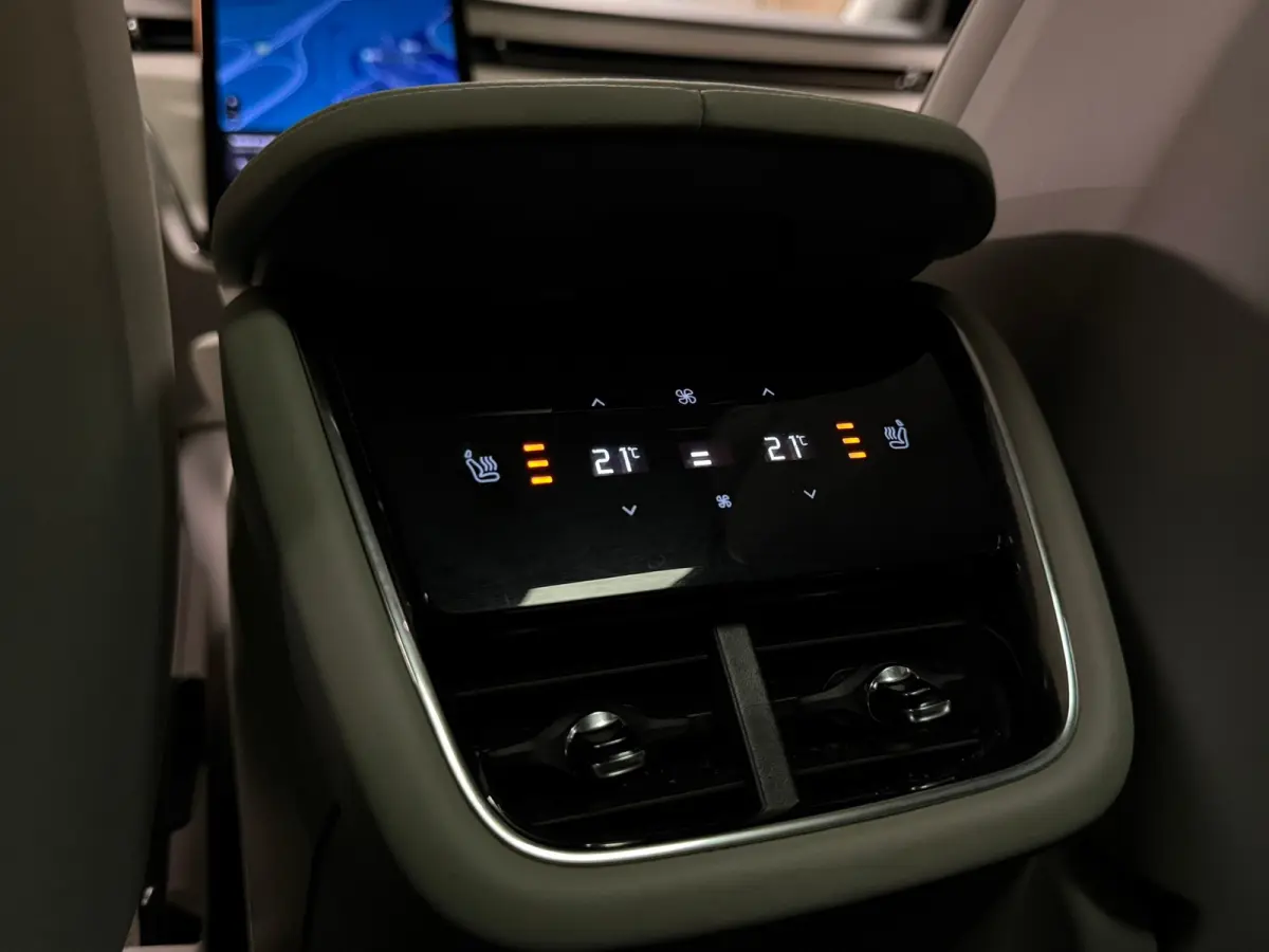Twin Motor Performance Ultra 7p. 111 kWh | Full Option! | Bowers & Wilkins | Luchtvering | Trekhaak | 360° 3D Camera | Stoelmassage | Head-Up Display | 22 Inch | 517pk | Stoelventilatie | A