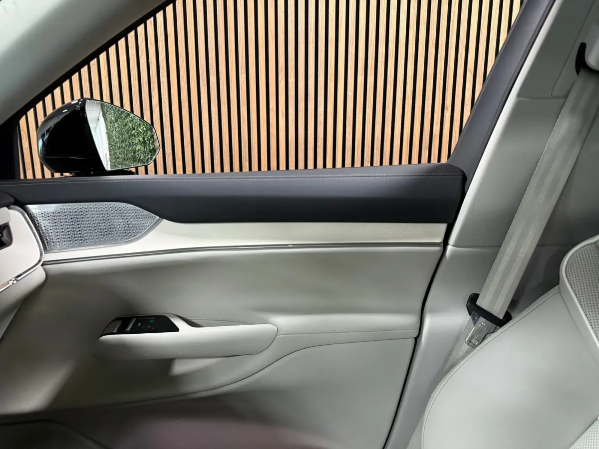 Twin Motor Performance Ultra 7p. 111 kWh | Full Option! | Bowers & Wilkins | Luchtvering | Trekhaak | 360° 3D Camera | Stoelmassage | Head-Up Display | 22 Inch | 517pk | Stoelventilatie | A