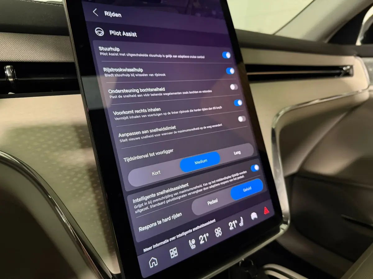 Twin Motor Performance Ultra 7p. 111 kWh | Full Option! | Bowers & Wilkins | Luchtvering | Trekhaak | 360° 3D Camera | Stoelmassage | Head-Up Display | 22 Inch | 517pk | Stoelventilatie | A