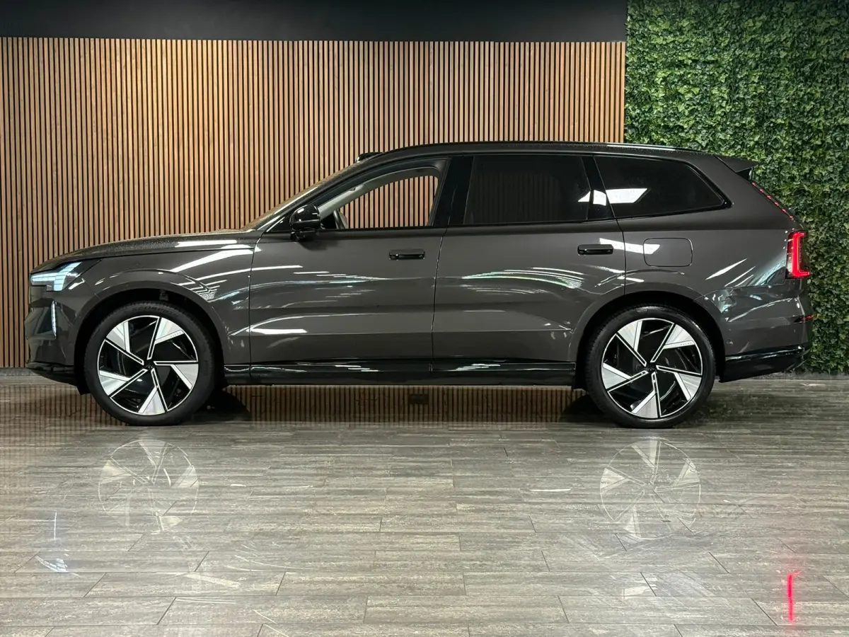Twin Motor Performance Ultra 7p. 111 kWh | Full Option! | Bowers & Wilkins | Luchtvering | Trekhaak | 360° 3D Camera | Stoelmassage | Head-Up Display | 22 Inch | 517pk | Stoelventilatie | A